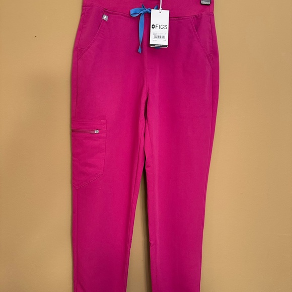 Figs NWT Raspberry Zamora jogger scrub pants - Picture 3 of 13